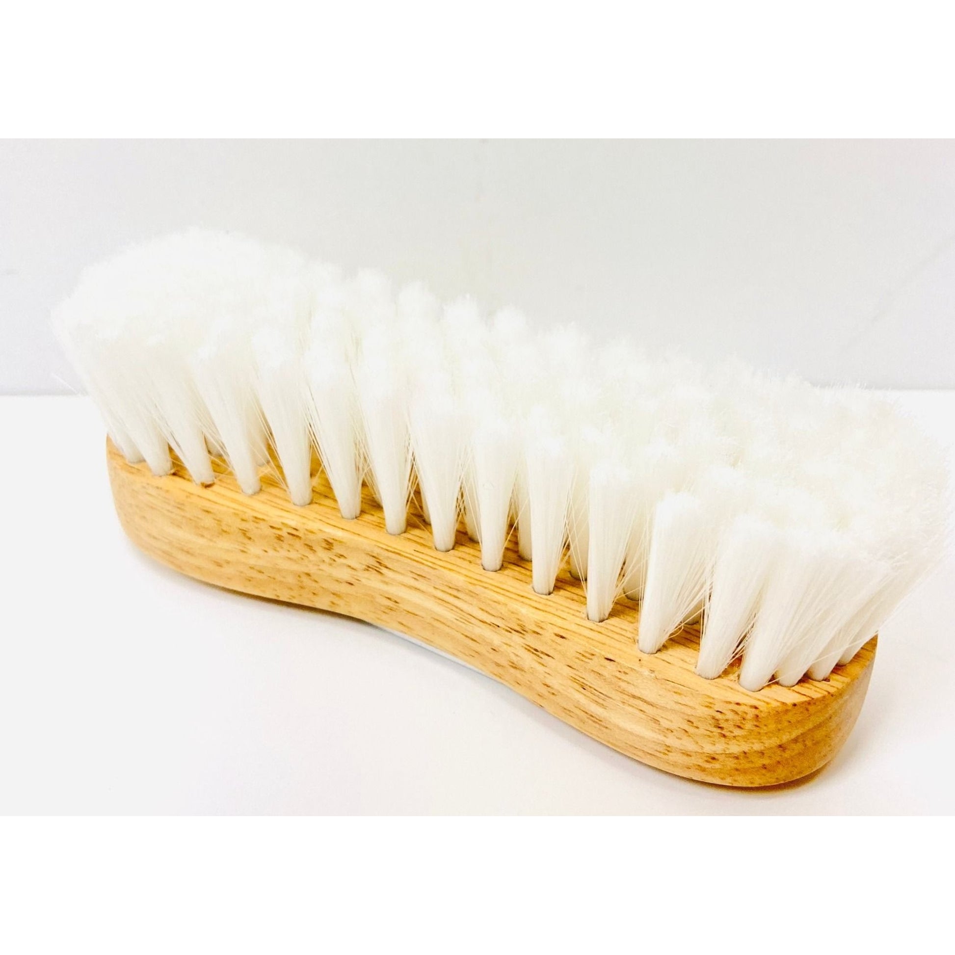 Lettia Face Brush with Metal Logo