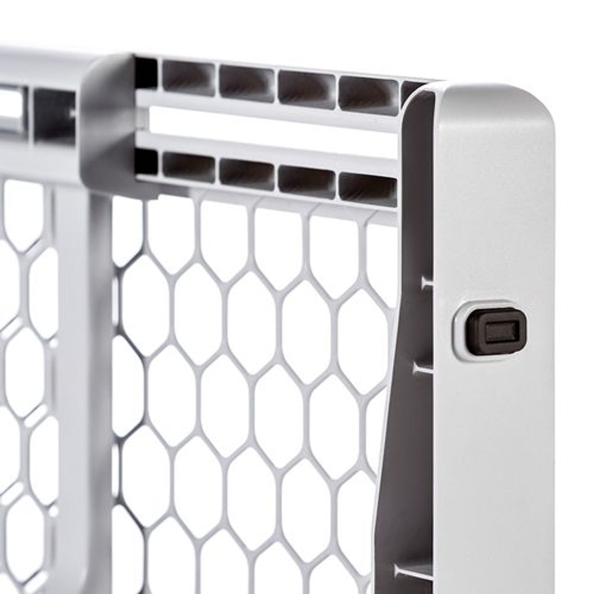 Carlson Pet Expandable Plastic Gate 23in Tall